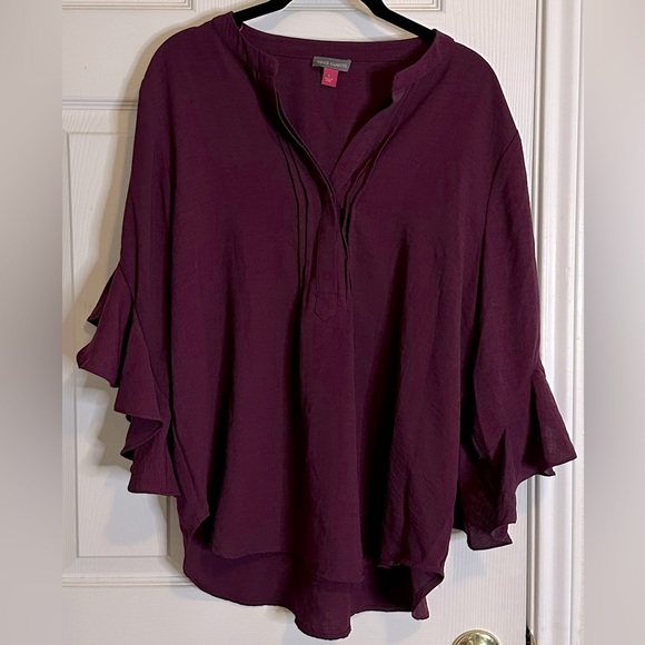 Vince Camuto Flutter Sleeve Top - Picture 1 of 5